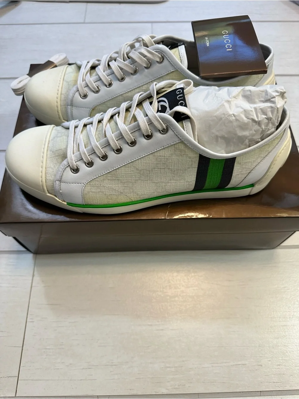 Gucci Men’s White and Green Low-Top Canvas Sneakers